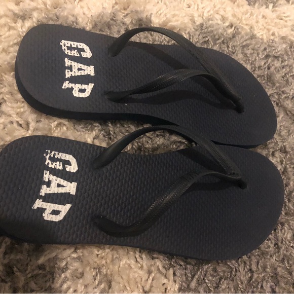 Gap and Havaianas flip flops - Picture 5 of 7